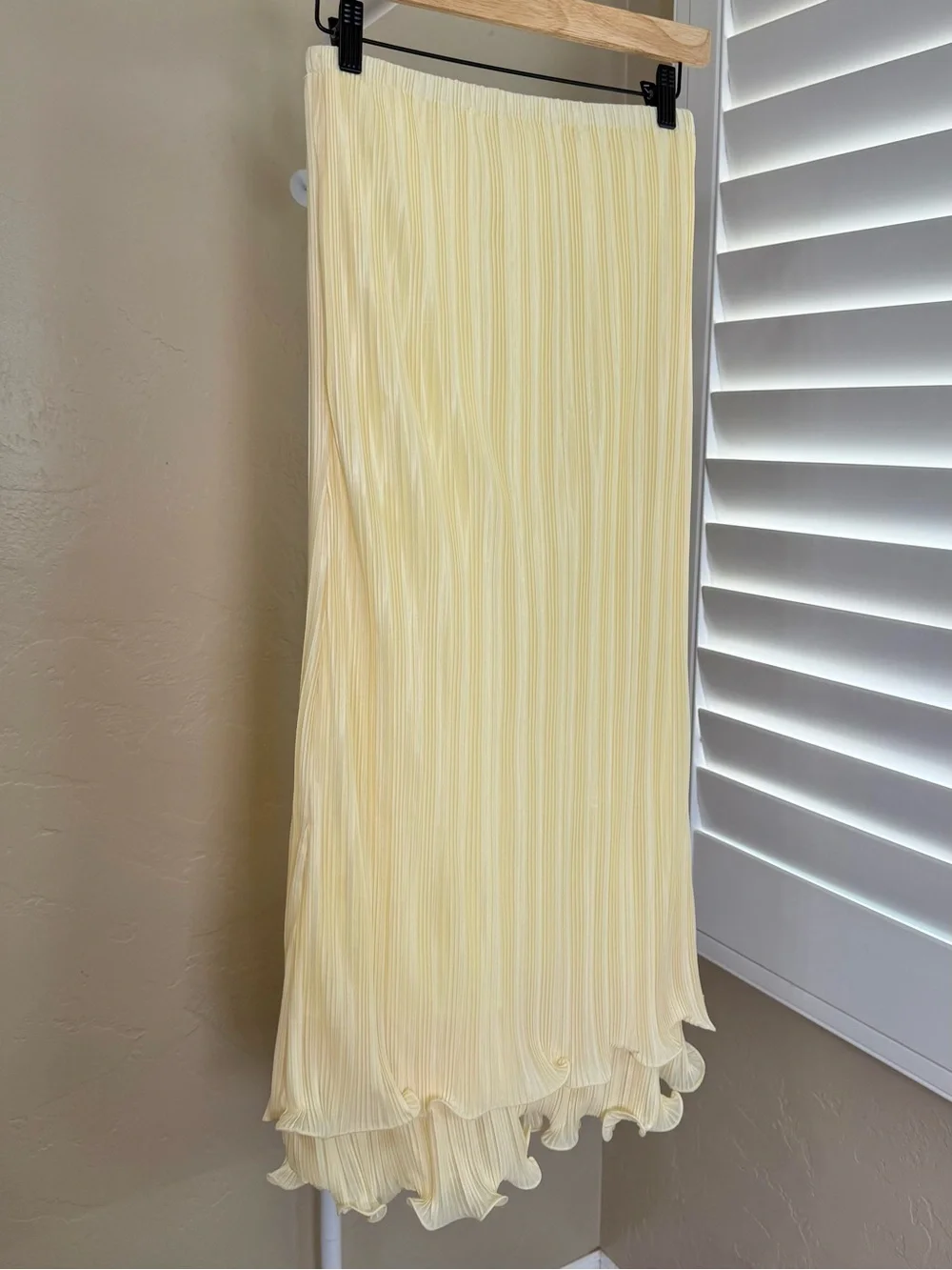 Commense Soft Butter Yellow Pleated Layered Ruffle Skirt Cami Set NWT Medium - Picture 6 of 13